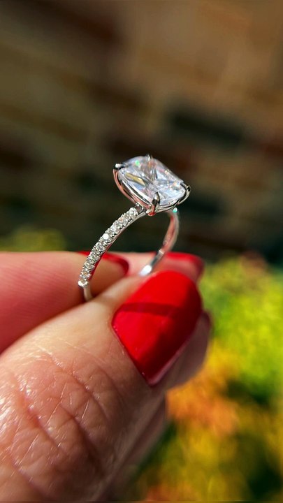 Elizabeth Classic Diamond Engagement Ring