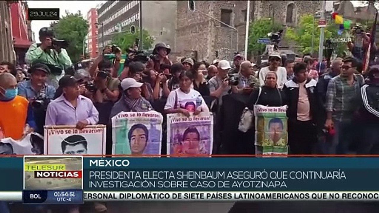 Claudia Sheinbaum se reúne con padres de desaparecidos de Ayotzinapa