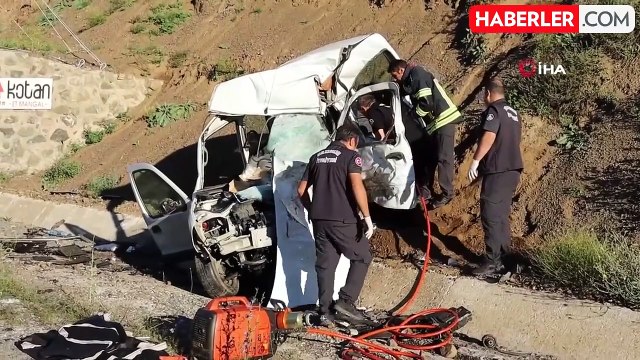 Erzurum'da ambulansla hafif ticari araç kafa kafaya çarpıştı: 4 ölü, 1 yaralı