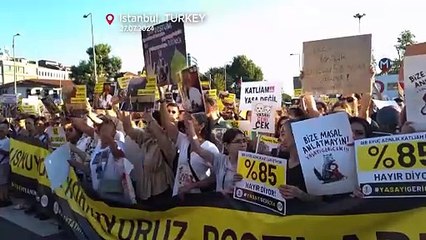 تركيا: حشود غفيرة في إسطنبول احتجاجا على إقرار مقترح قانون يمكن أن يؤذي الكلاب الضالة