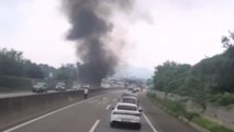 고속도로 달리던 화물차에서 불 / YTN
