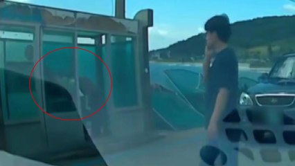 갑자기 쓰러진 60대...외근하던 해경 형사들이 구해 / YTN