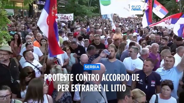 Migliaia di persone protestano in diverse città della Serbia contro l'accordo Ue sul litio