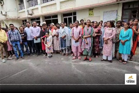 CG News: शिक्षक भर्ती 2023 के अभ्यर्थी पहुंचे अजजा आयोग, भर्ती प्रक्रिया चालू करने की मांग... देखें Video
