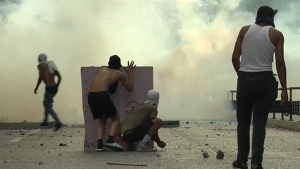 Al menos dos muertos y 46 detenidos en una jornada violenta en Venezuela