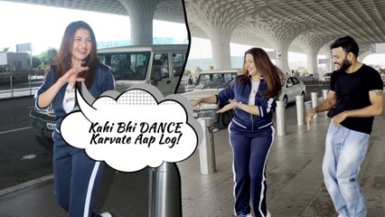 Bhagyashree's CUTE Dance On DIL DEEWANA From Her Movie Maine Pyar Kiya | Mumbai Airport