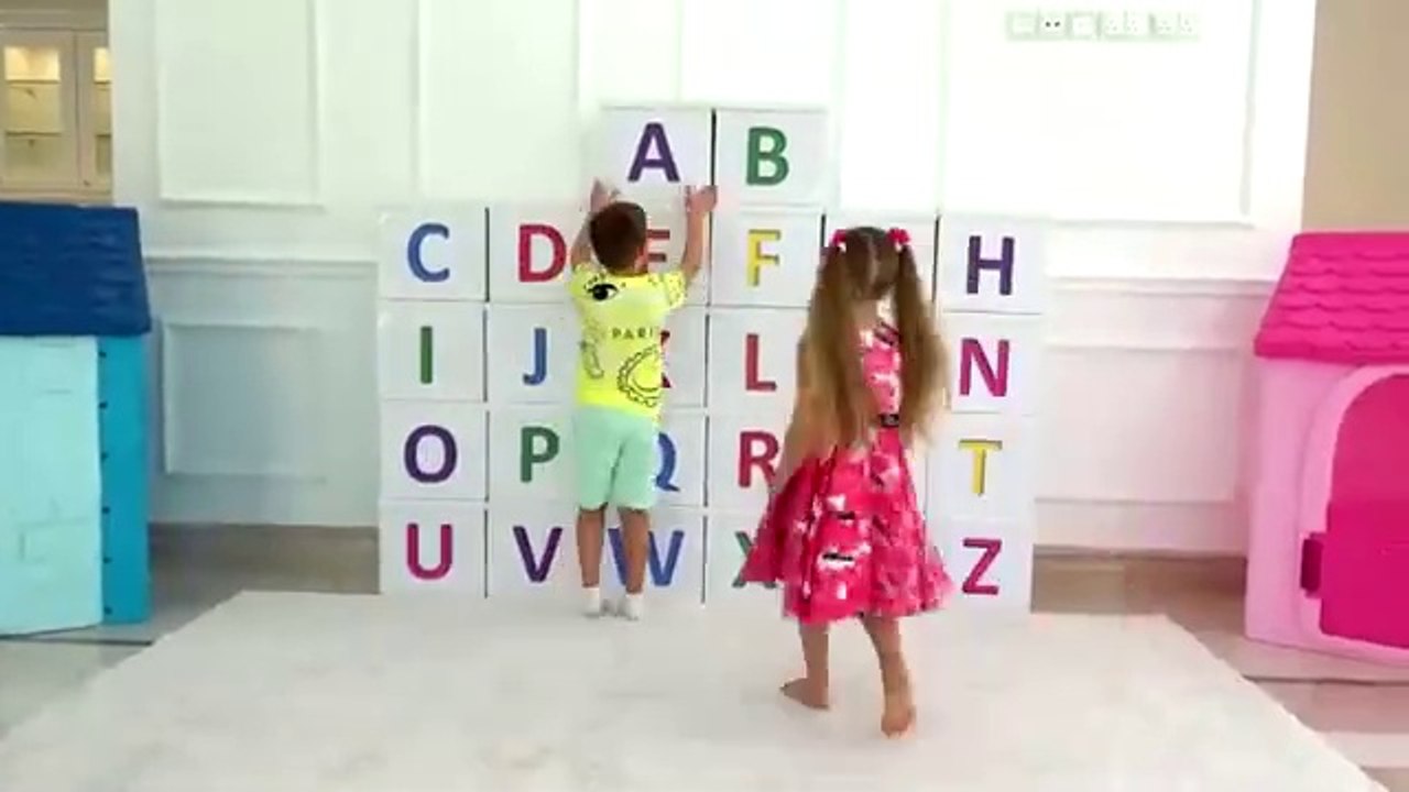 poem Roma and Diana learn the alphabet / ABC song