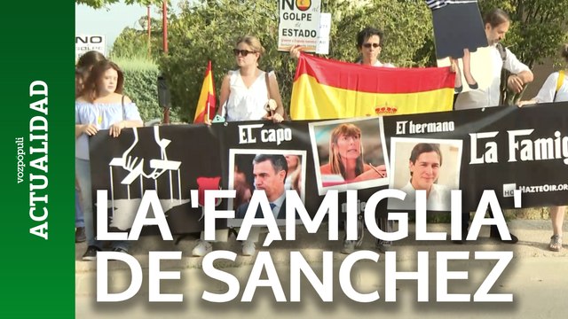 Manifestación contra La Famiglia de Pedro Sánchez en Moncloa