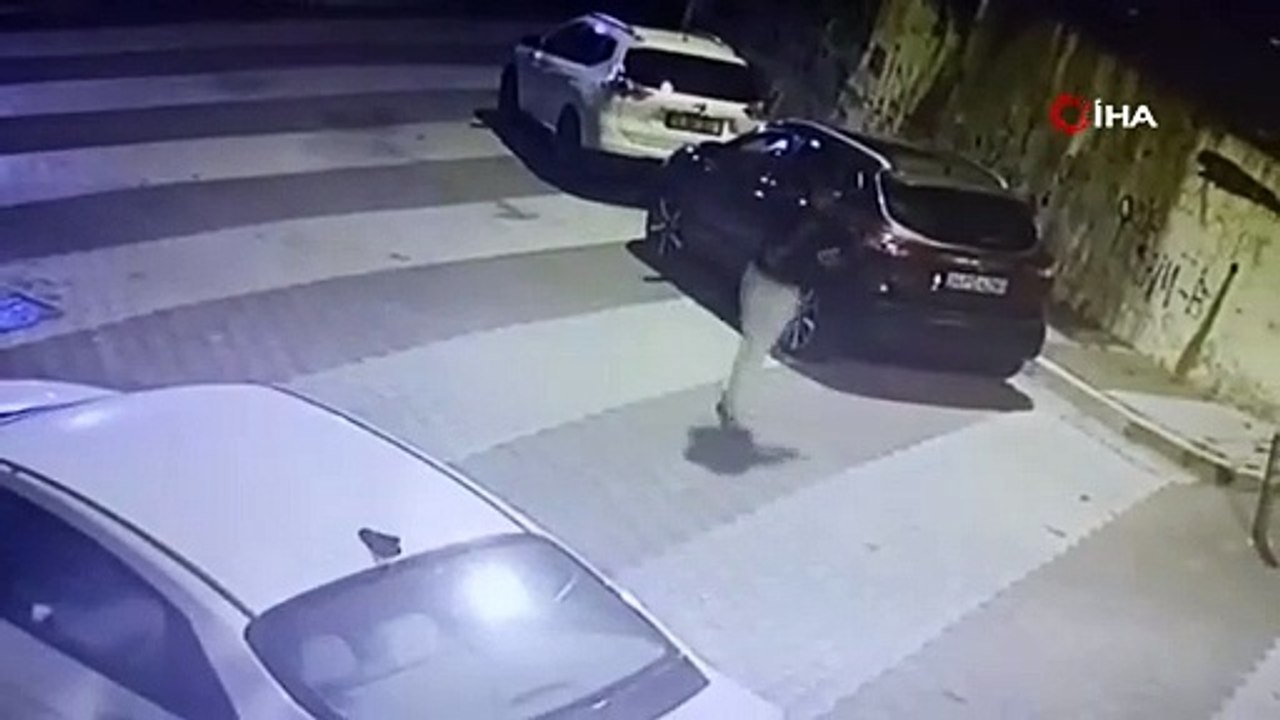 Saniye saniye kamerada! Önce motosikleti çaldı sonra kapkaç yaptı!