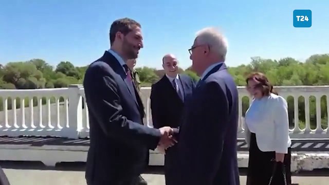 Türkiye-Ermenistan normalleşmesi; iki ülke temsilcileri ilk kez sınırda el sıkıştı