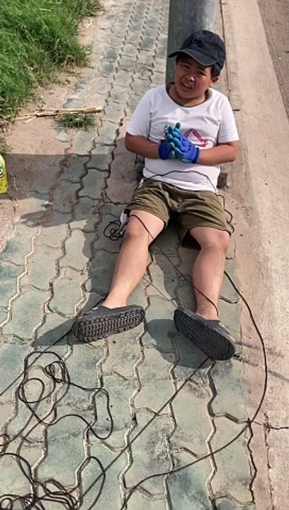 Học sinh thả diều sáo 4 m và cái kết