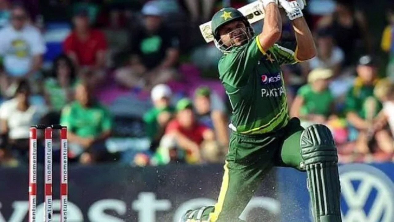 Shahid Afridi Biggest Six 158 Metter Against South Africa