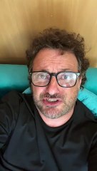 Pieraccioni, lo sketch sulle Olimpiadi: "Ci sono troppe discipline, tipo il volano"