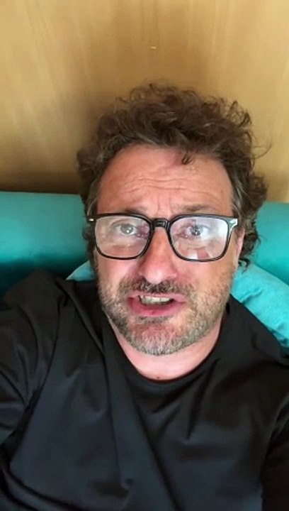 Pieraccioni, lo sketch sulle Olimpiadi: "Ci sono troppe discipline, tipo il volano"