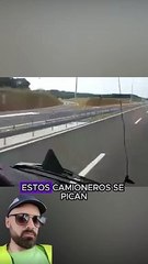 Dos CAMIONEROS estúpidos se pican a más de 120 por hora en la AUTOPISTA