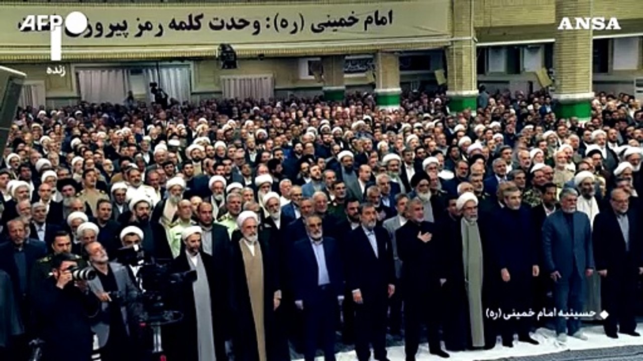 Iran, Khamenei da' l'investitura al nuovo presidente Pezeshkian