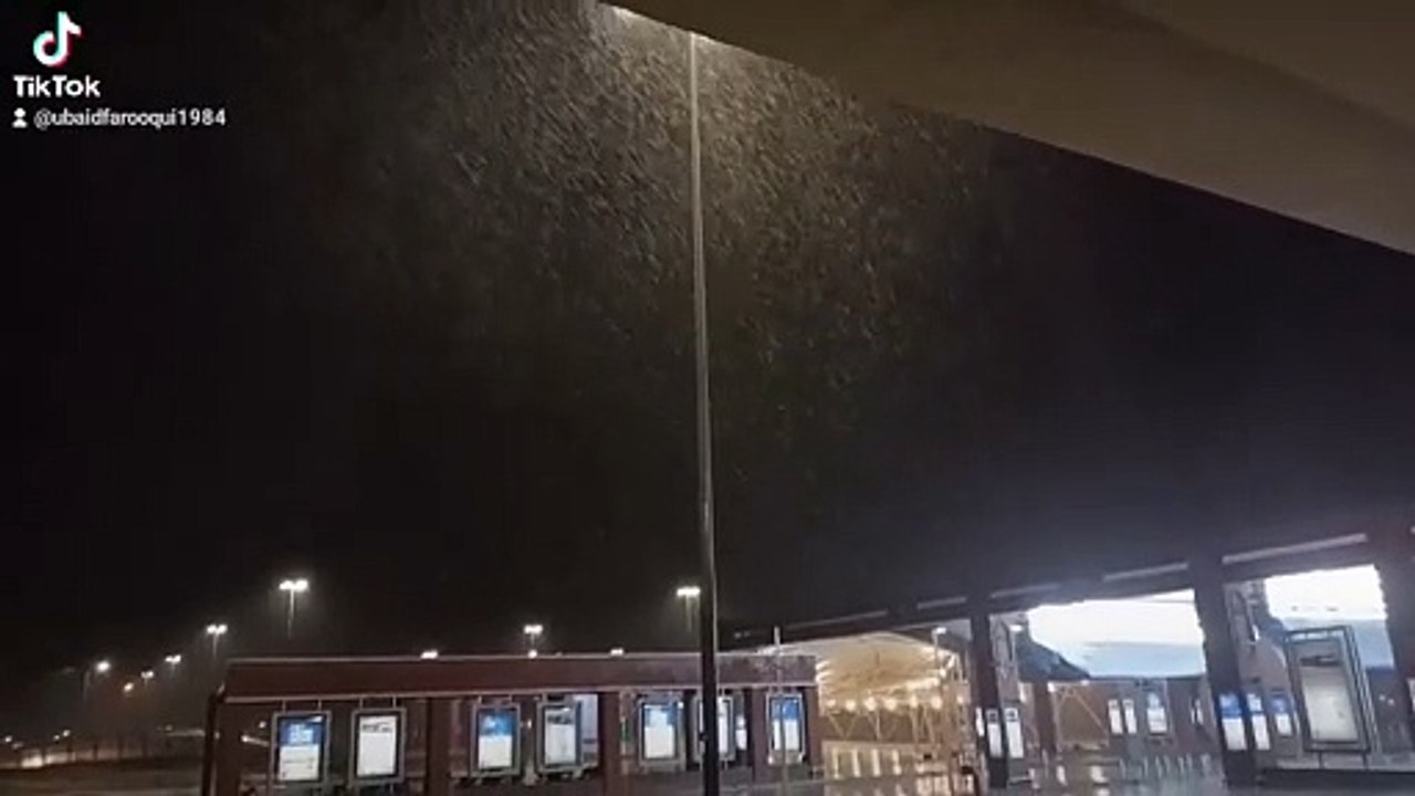 Barish Lovely weather || Lovely Rain in Lahore || Beautiful Weather || Rain