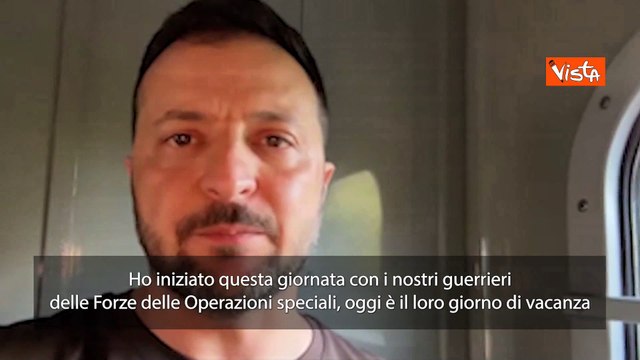 Zelensky elogia le Forze Speciali ucraine: Siamo orgogliosi di loro