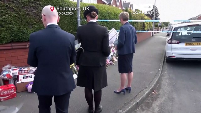 حمله با چاقو به کودکان در بریتانیا؛ وزیر کشور به قربانیان ادای احترام کرد