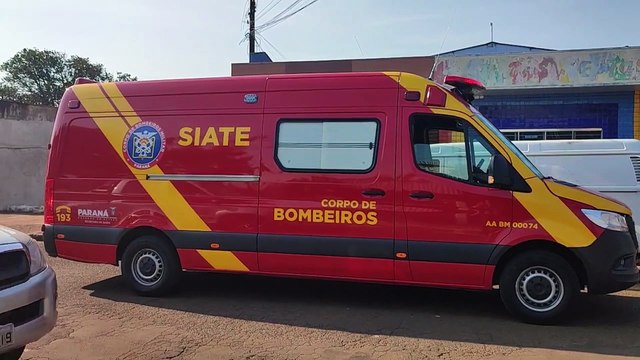 Mulher é socorrida pelo Siate após sofrer queda na Rua Maringá
