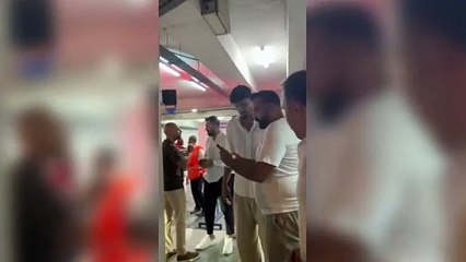 Altay Bayındır'a maç çıkışı sevgi seli!
