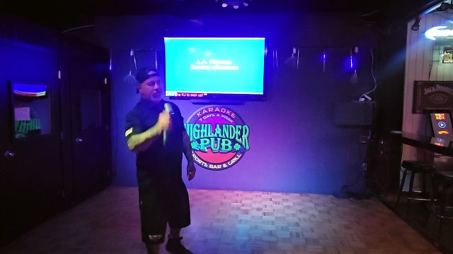 BILLY IDOL - LA WOMAN (PERFORMED AT THE HIGHLANDER)