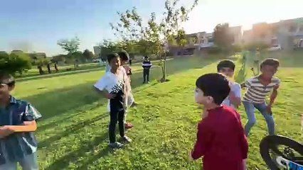 Bachon Ka Ball Le Kar Bhag Geya  _ YouTubers Ki Iftari (1080P_60FPS)