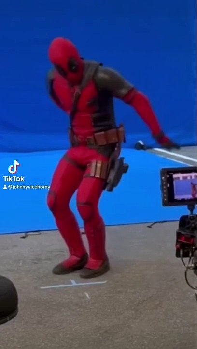 Deadpool Dancing 