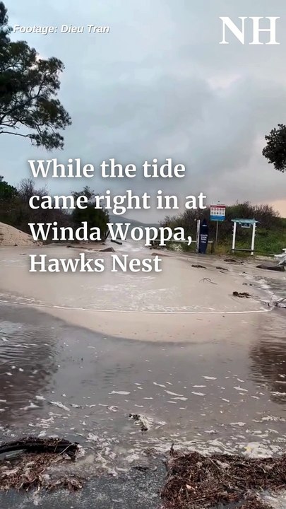 Powerful swells at Newcastle Ocean Baths | Newc...