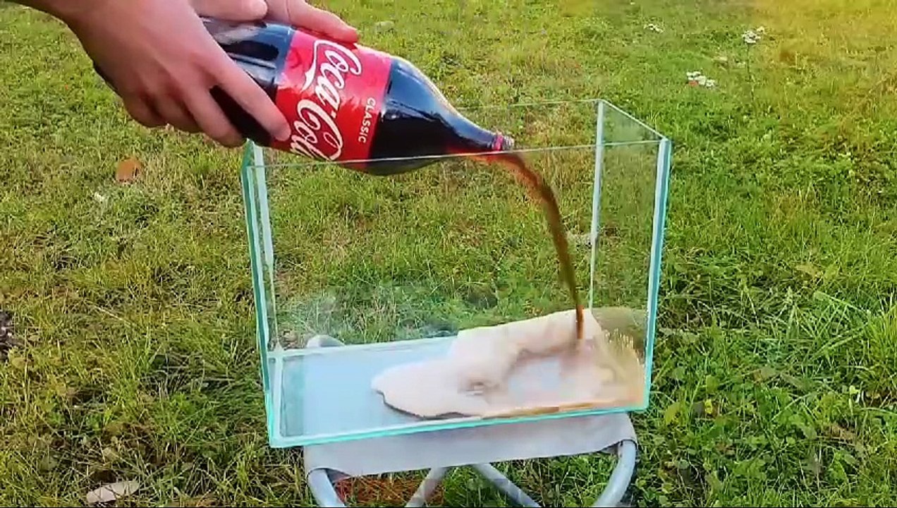 Experiment: Coca-Cola XXL Rocket VS Mentos