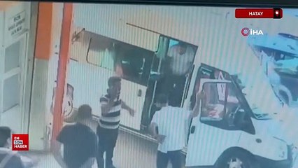 Hatay'da yolcu, minibüs şoförünün kulağını ısırarak koparttı