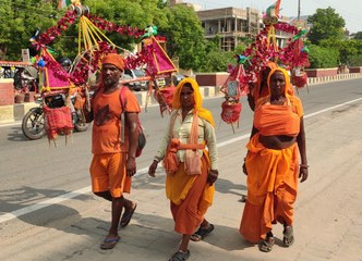 अलवर: कावड़ लाने में महिलायें भी नहीं पीछे, देखें वीडियो