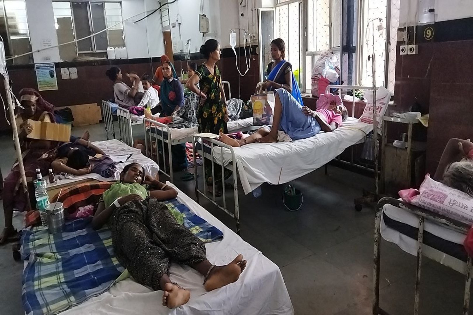 ⁣पहले भीषण गर्मी, अब सता रही उमस...डी-हाईड्रेशन से किडनी हो रही फेल