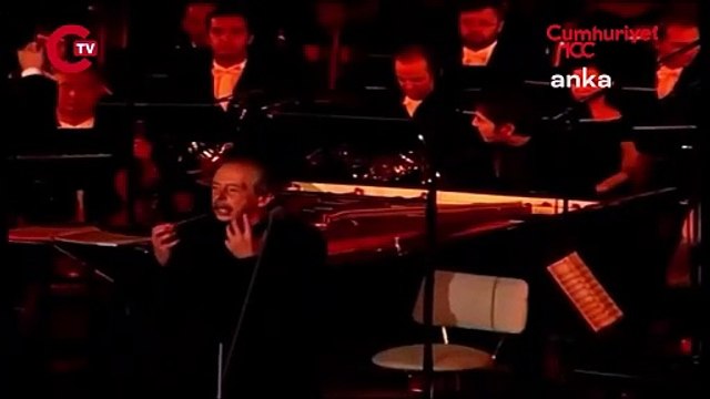 Genco Erkal'ın unutulmaz yorumuyla Nazım Hikmet'ten Vatan Haini performansı...