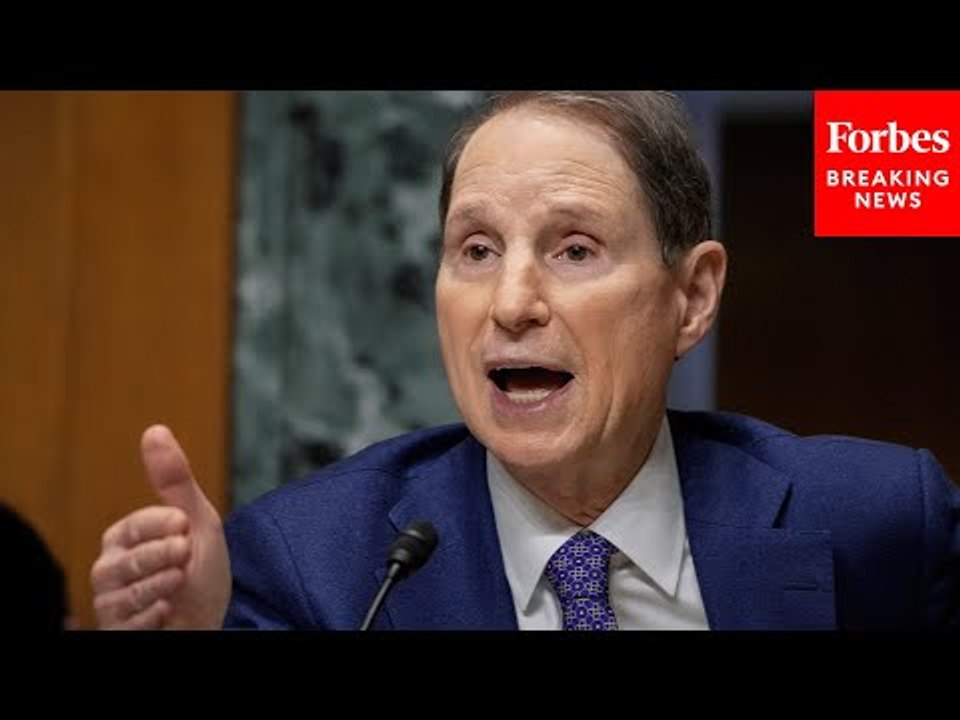 Ron Wyden Leads Senate Finance Committee Hearing About Community Economic Development