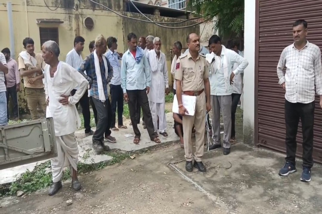 विधुत की 11 हजार केवी लाइन पर कार्य करते समय, ठ...