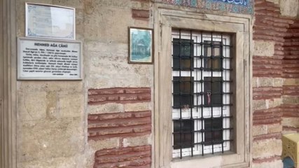 Fatih'teki 439 yıllık tarihi camiye plastik pencere takıldı!