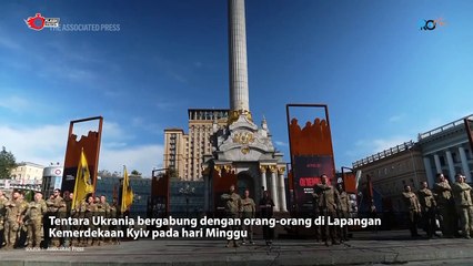 WARGA UKRAINA MENGHORMATI TENTARA YANG TEWAS DALAM LEDAKAN PENJARA DAN MENDESAK PEMERINTAH UNTUK MEMBEBASKAN TAHANAN