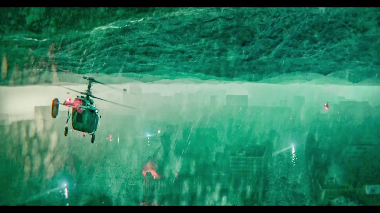 Alien Ship Flooded The City Only to Kill One Girl it Thinks is the Threat | Movie Recaps