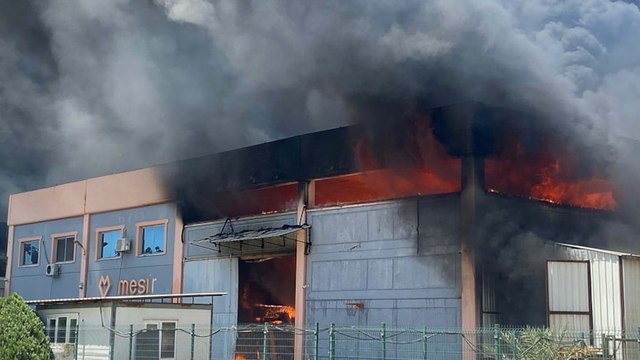 Plastik fabrikasında yangın