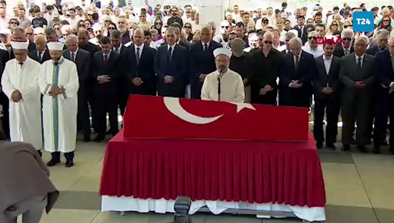 Kenan Işık, son yolculuğuna uğurlandı