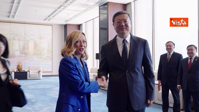La premier Meloni incontra a Shanghai il segretario municipale del Partito Comunista Chen Jining
