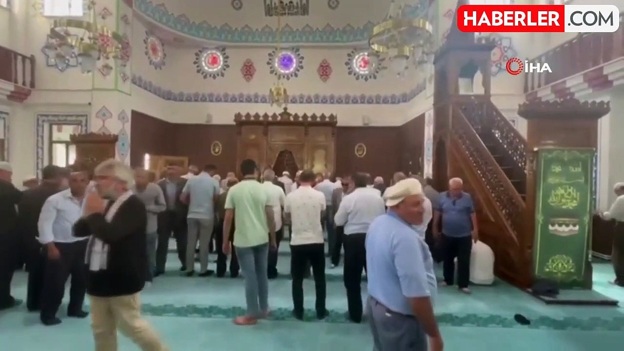 Muradiye'de İsmail Haniye için gıyabi cenaze namazı kılındı
