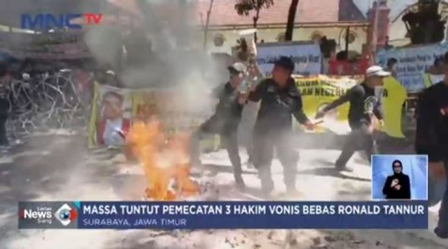 Massa Gelar Unjuk Rasa Tuntut Pemecatan Tiga Hakim Vonis Bebas Ronald Tannur
