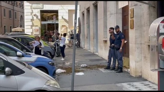 Orsa KJ1 uccisa, letame contro sede Provincia autonoma Trento a Roma