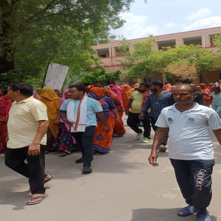 ठेकाकर्मियों के समर्थन में आज से परिषद के नियमित सफाई कर्मियों ने किया हड़ताल का एलान