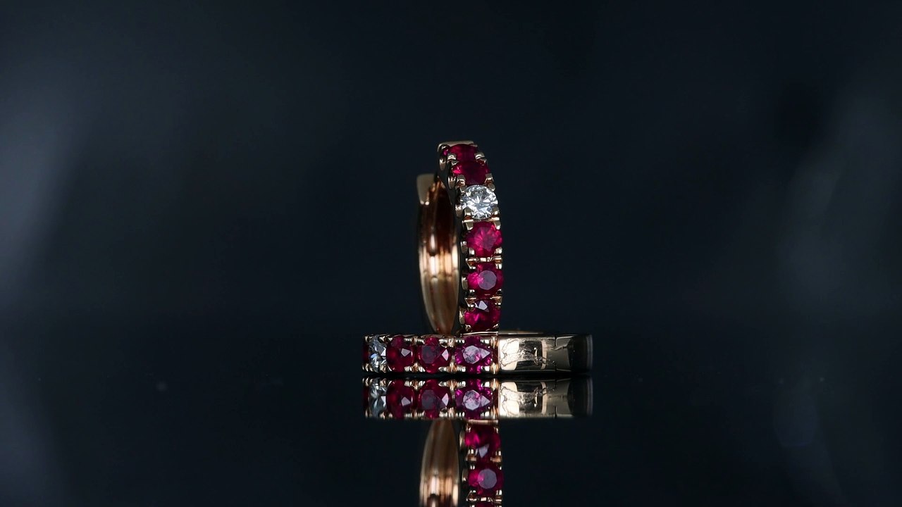 Orecchini a cerchio in oro rosa con 6 pietre diamanti e rubini Prestige by Gioielleria Casavola di Noci