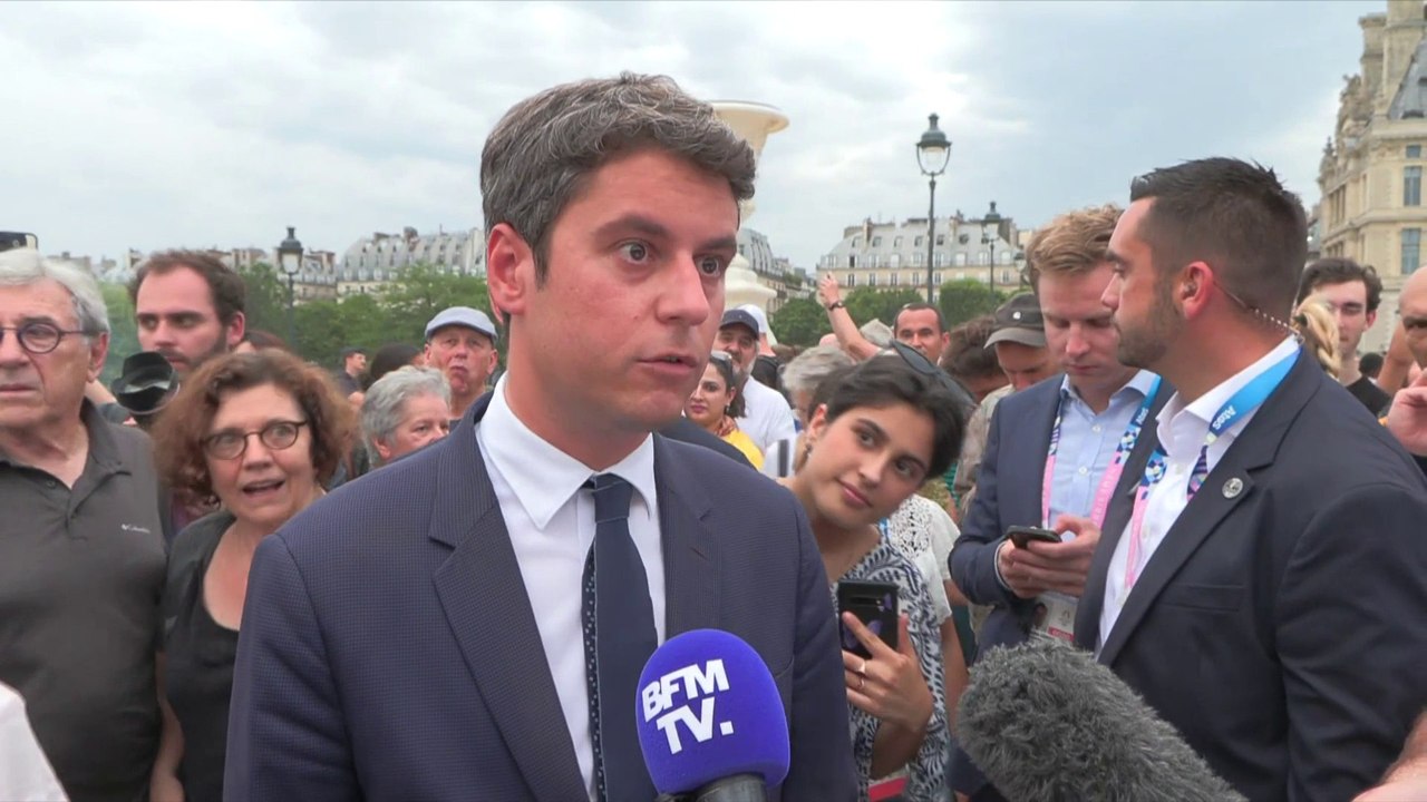 Gabriel Attal vient voir la vasque olympique dans le jardin des Tuileries à Paris