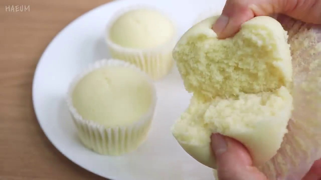 No Oven! Fluffy and Moist Milk Cupcake Recipe