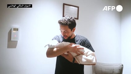 ولي العهد الأردني يستقبل مولودته الأولى